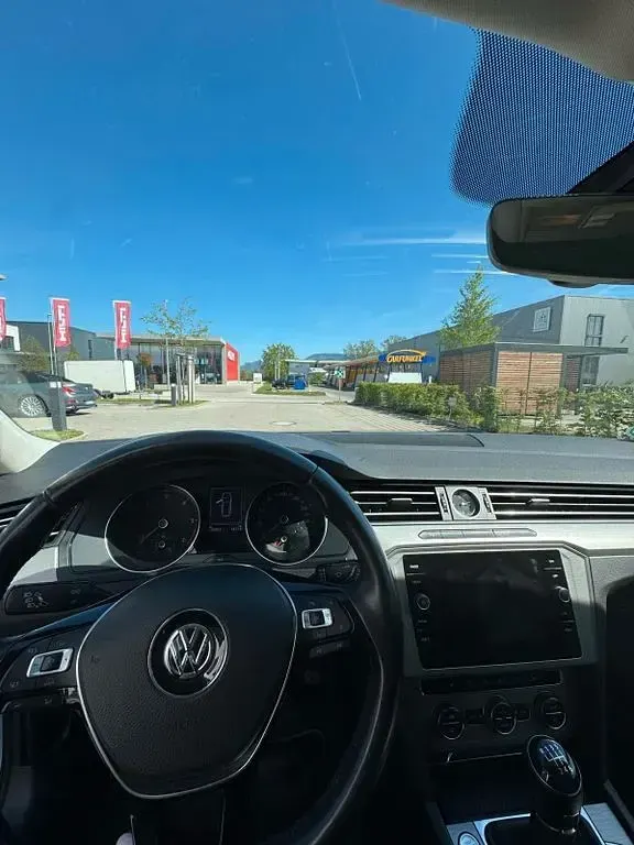 Gebraucht VW Passat Trendline 120 PS (88 kW) 2018 Weiß Kombi