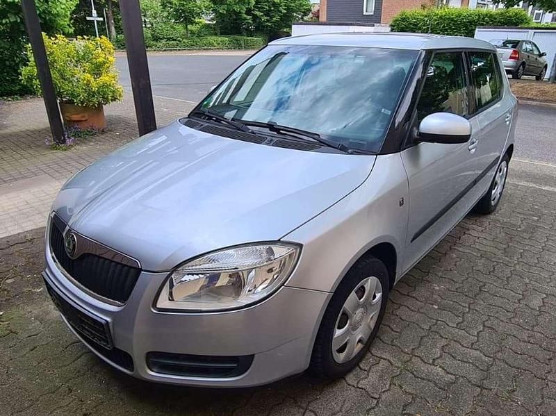 Silber Gebraucht 2008 Skoda Fabia Ambiente Kleinwagen | 1.950 € (Fairer Preis) - Bild 1/4
