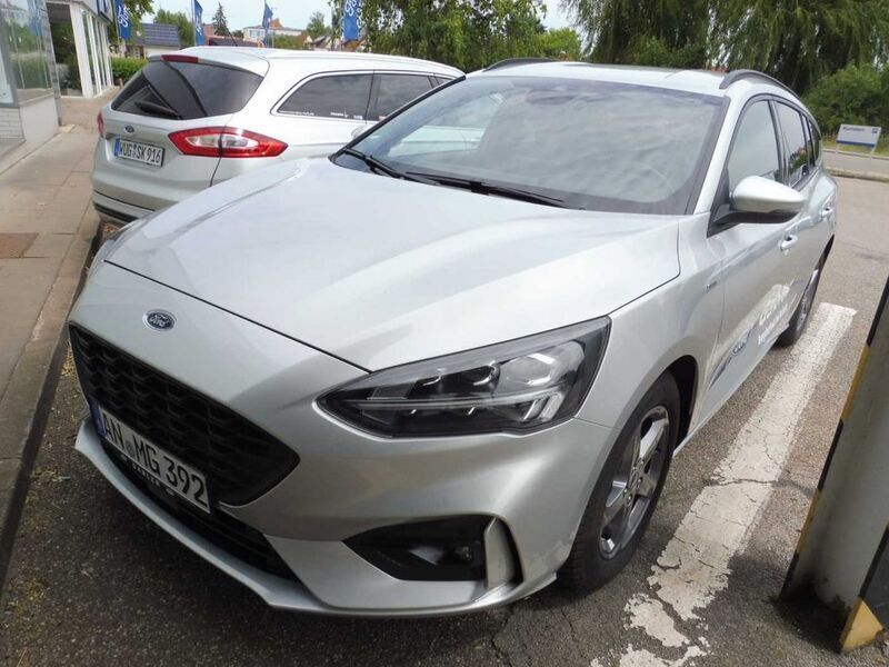 Silber Gebraucht 2022 Ford Focus ST-Line Limousine | 18.990 € (Etwas zu teuer) - Bild 1/4