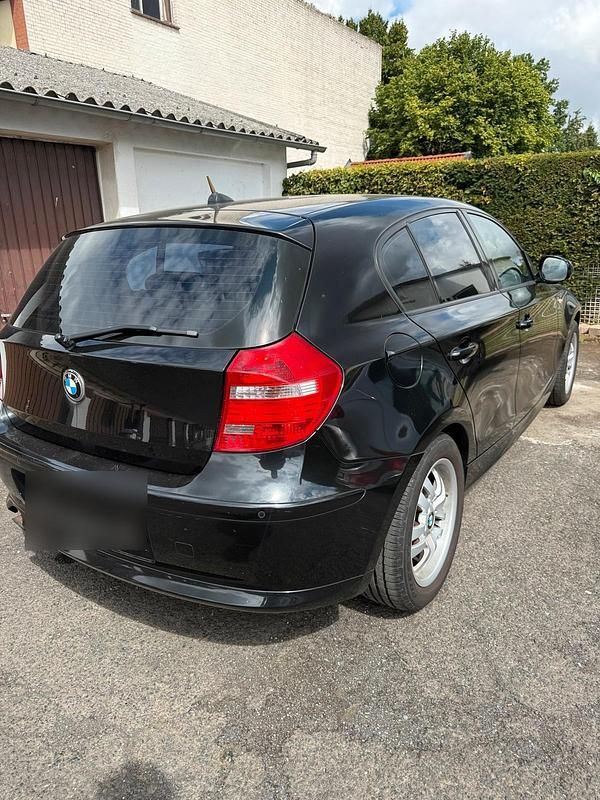 Schwarz Gebraucht 2010 BMW 116 M Sport Kleinwagen | 3.499 € (Superpreis) - Bild 1/4