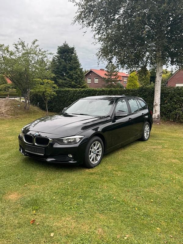 Schwarz Gebraucht 2014 BMW 320 Kombi | 6.999 € (Superpreis) - Bild 1/4