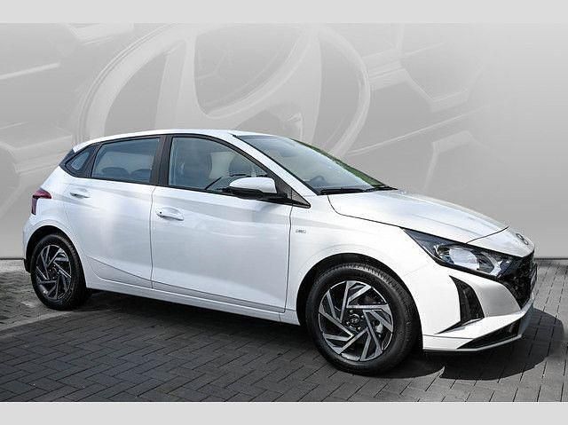 Gebraucht Hyundai i20 Comfort 101 PS (74 kW) 2024 Atlas white Limousine