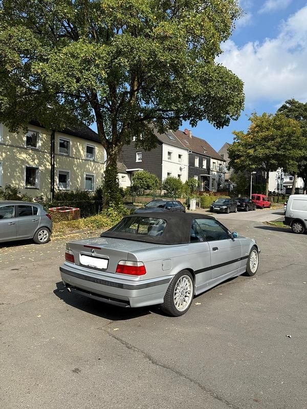 Silber Gebraucht 1997 BMW 320 Cabriolet M Sport Cabrio | 8.500 € (Guter Preis) - Bild 1/4