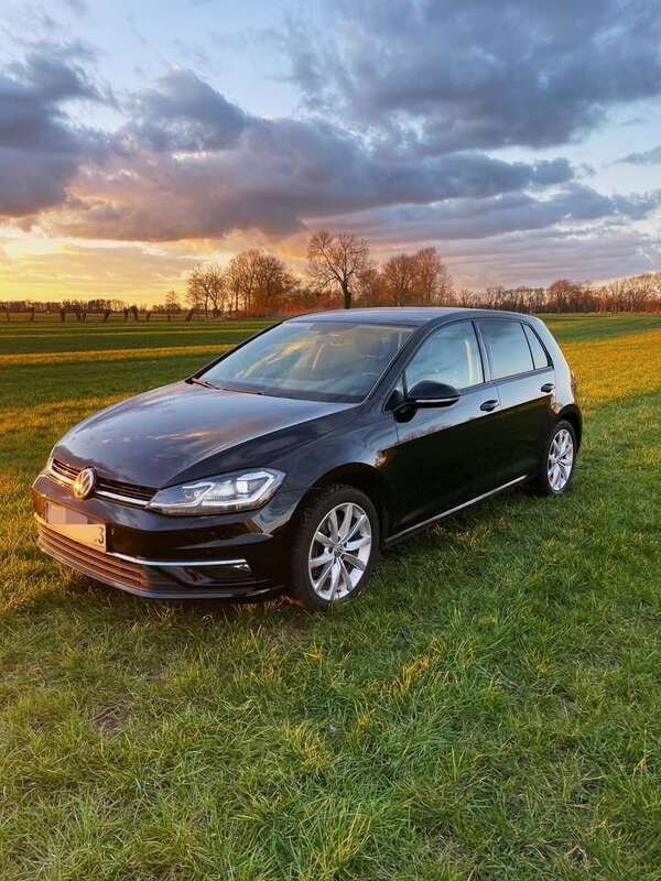 Schwarz Gebraucht 2017 VW Golf VII Highline Limousine | 12.150 € (Fairer Preis) - Bild 1/4