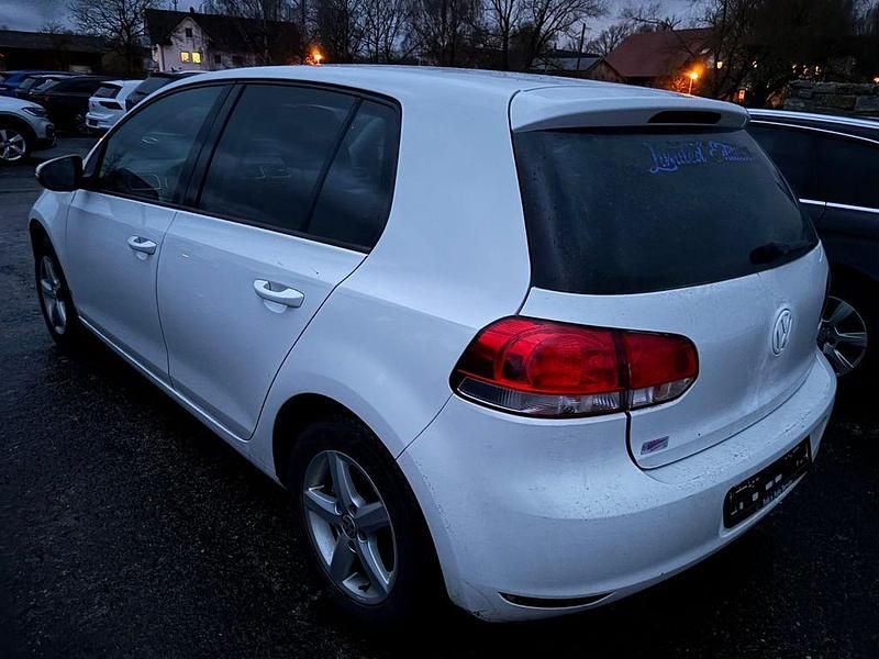 Gebraucht VW Golf VI Trendline 80 PS (58 kW) 2010 Weiß Kleinwagen
