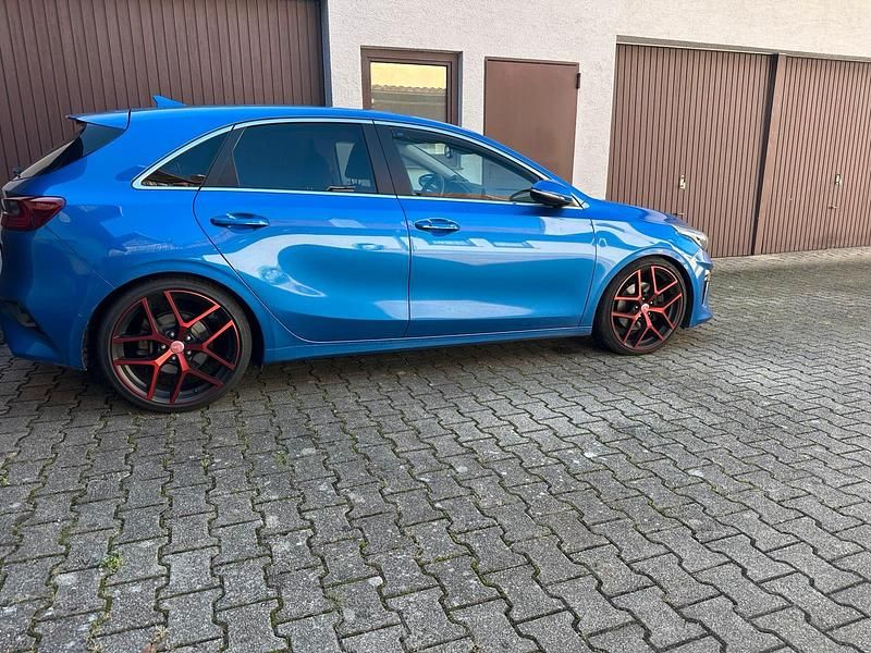 Gebraucht Kia Ceed Spirit 140 PS (102 kW) 2018 Blau Kleinwagen