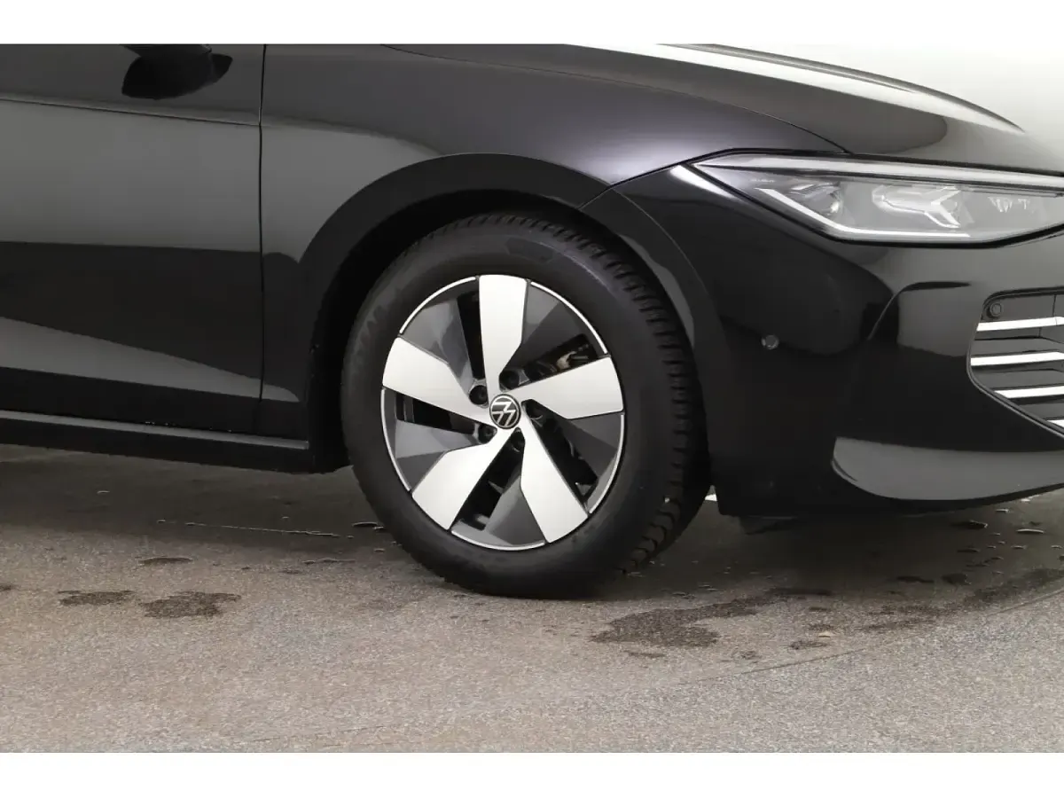 Second-hand VW Passat IQ Drive 150 CP (110 kW) 2025 Negru Break