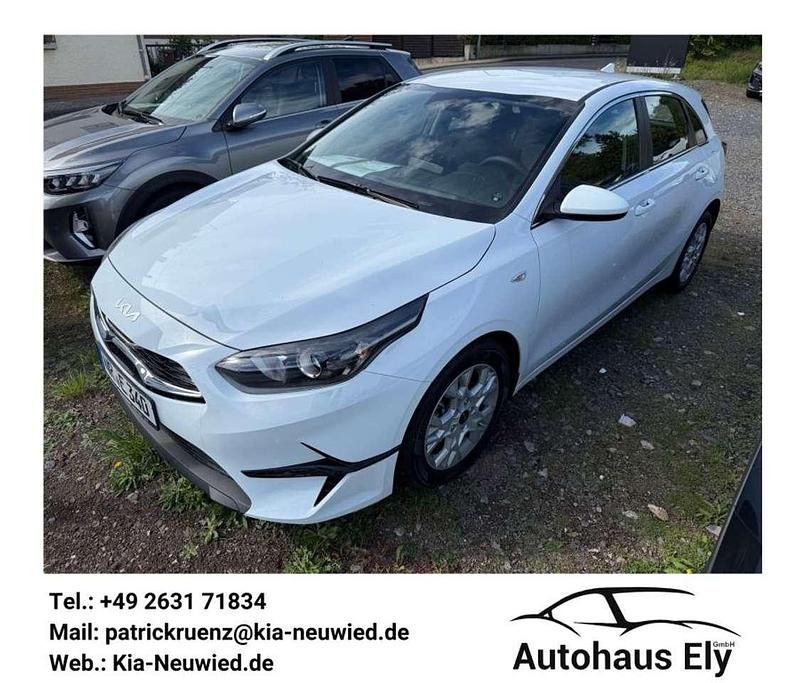 Neu Kia Ceed Vision 101 PS (74 kW) 2025 Carraraweiß Kleinwagen