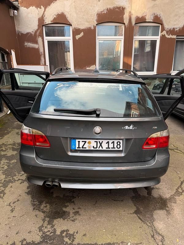 Gebraucht BMW 525 177 PS (130 kW) 2005 Grau Kombi