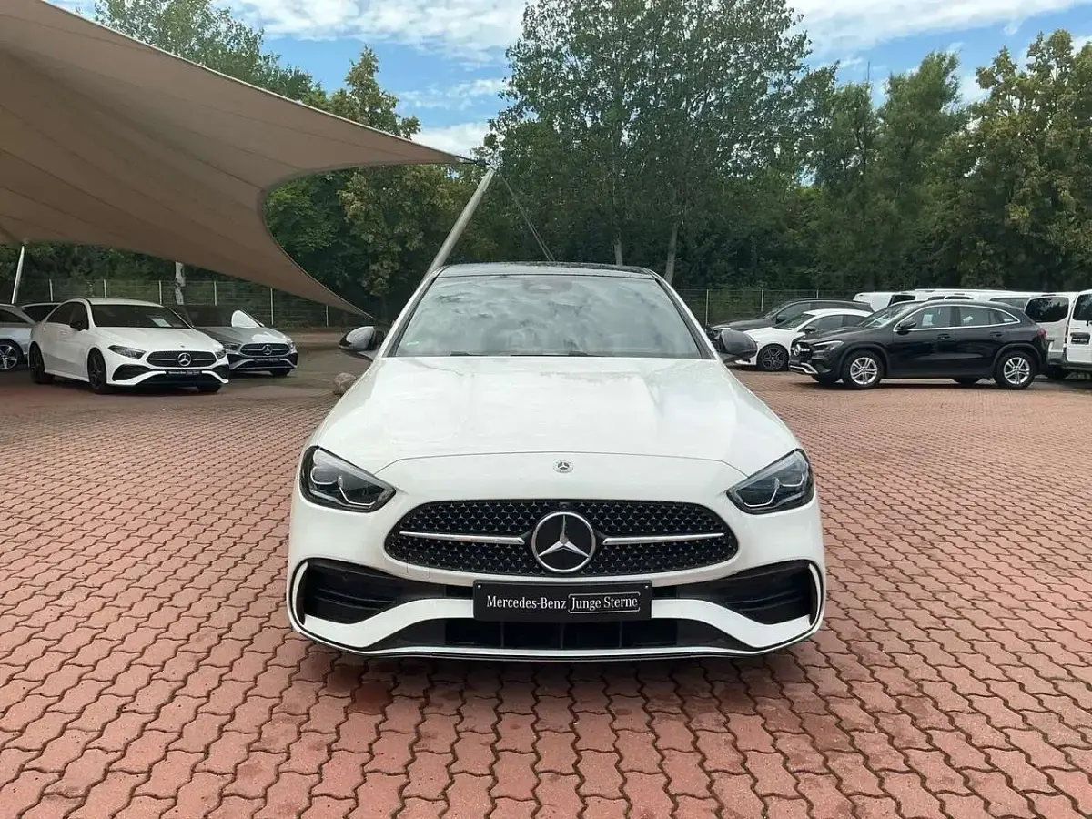 Gebraucht Mercedes C200 AMG 204 PS (150 kW) 2025 Unilack polarweiß Limousine