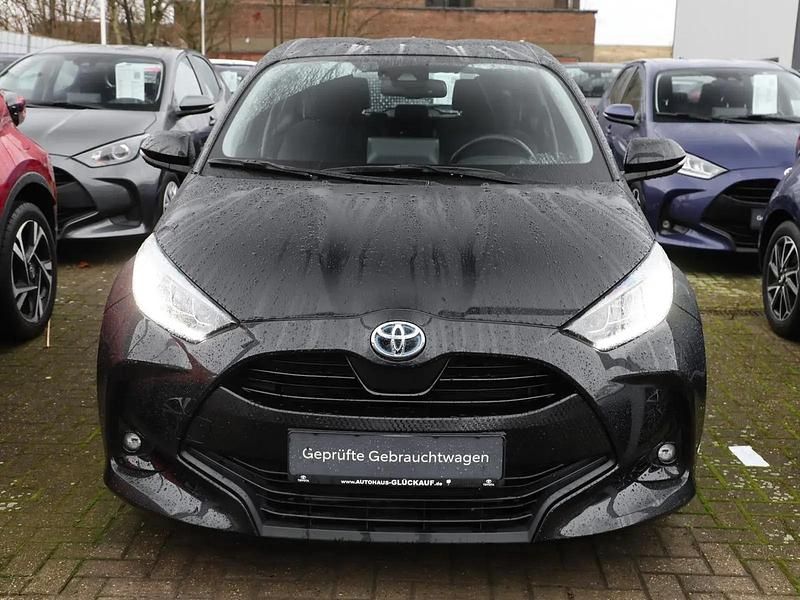 Gebraucht Toyota Yaris 92 PS (67 kW) 2022 Schwarz Kleinwagen