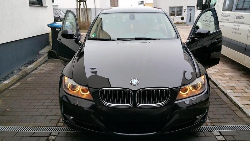 Schwarz Gebraucht 2011 BMW 325 Kombi | 6.950 € (Superpreis) - Bild 1/4