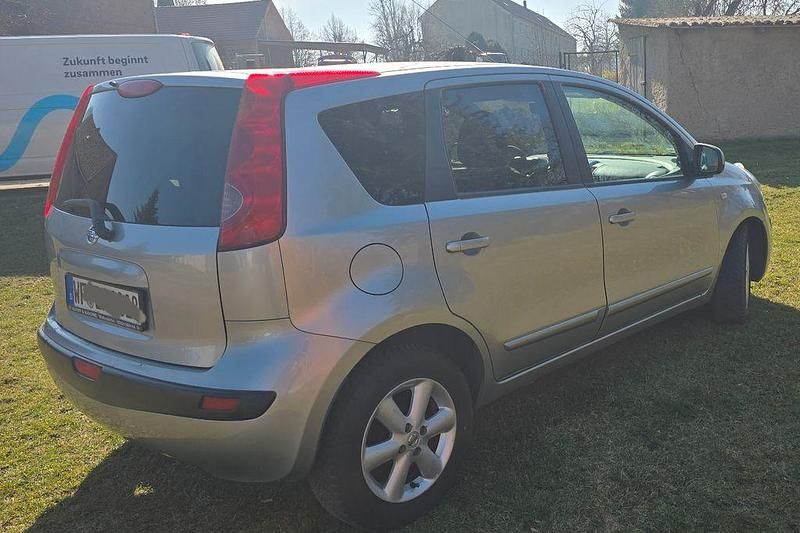 Gebraucht Nissan Note Acenta 88 PS (64 kW) 2006 Silber Kleinwagen