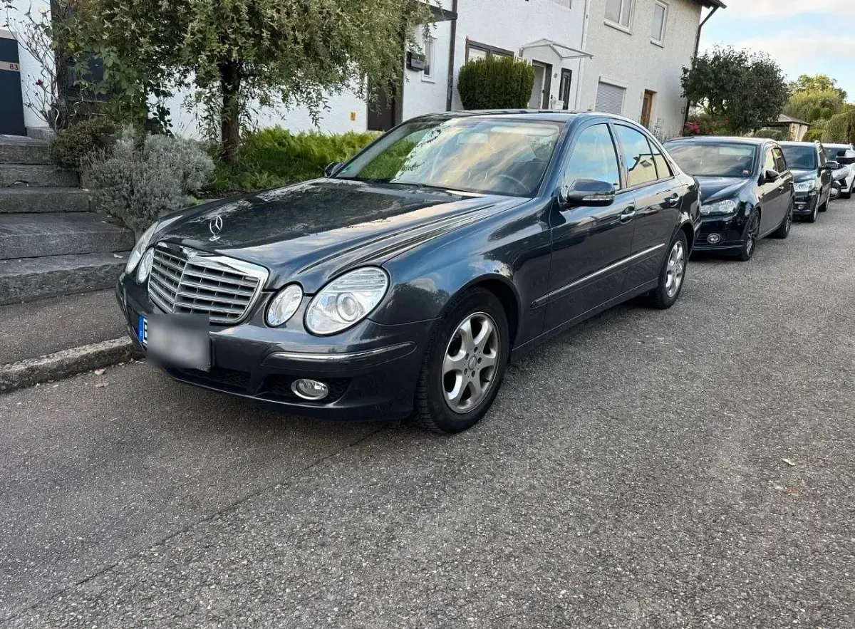 Gebraucht Mercedes E200 Elegance 184 PS (135 kW) 2008 Grau Limousine
