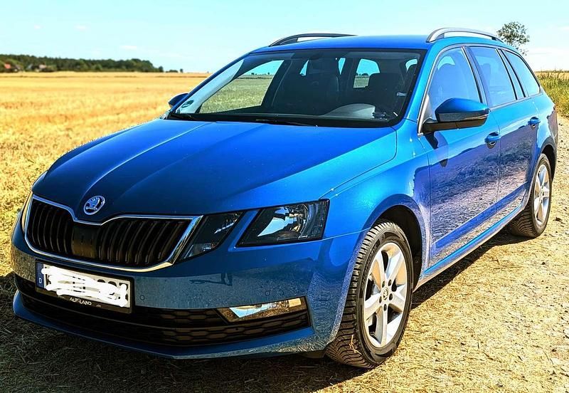 Blau Gebraucht 2018 Skoda Octavia Ambition Kombi | 15.290 € (Fairer Preis) - Bild 1/4