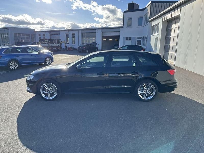 Second-hand Audi A4 Advanced Plus 204 CP (150 kW) 2023 Negru Break