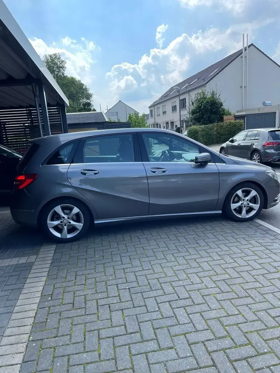 Gebraucht Mercedes B200 156 PS (114 kW) 2012 Silber Kleinwagen