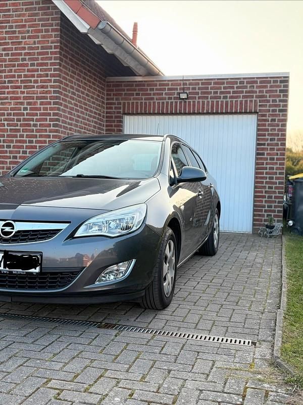 Gebraucht Opel Astra Eco 110 PS (80 kW) 2011 Grau Kombi