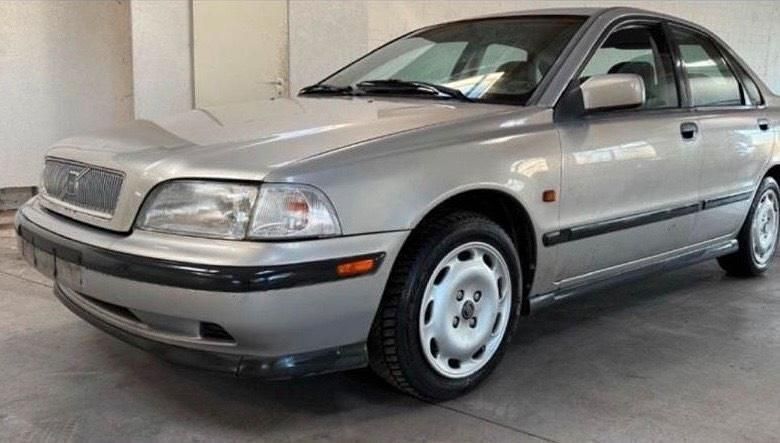 Silber Gebraucht 1998 Volvo S40 Limousine | 1.250 € - Bild 1/4