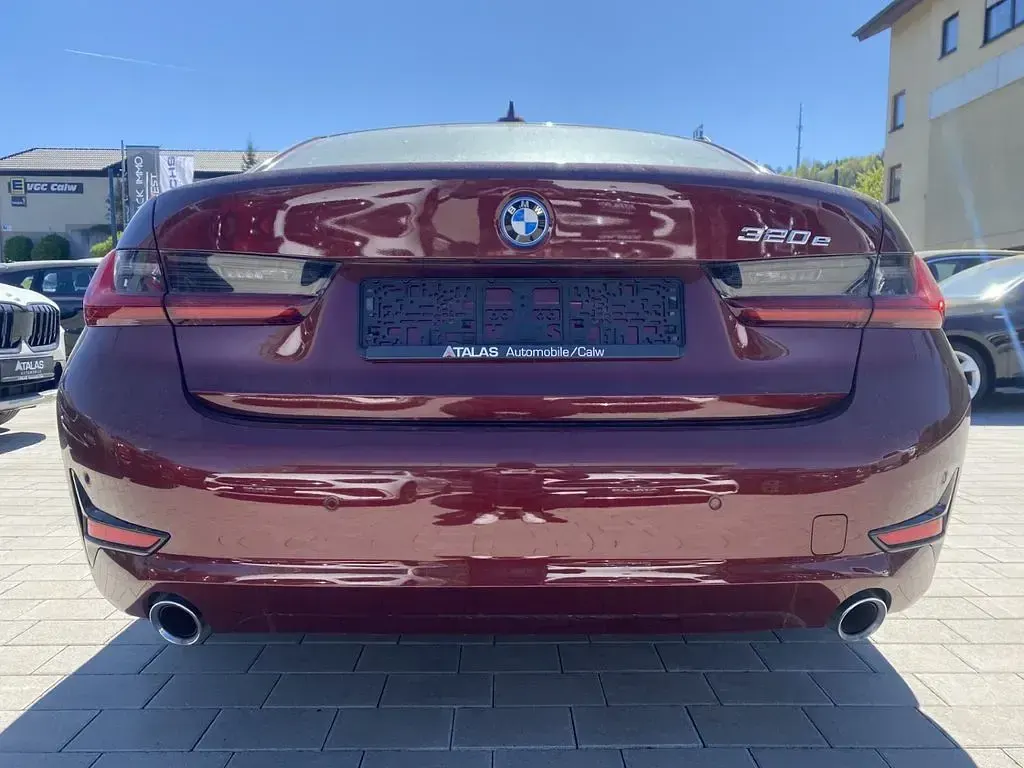 Gebraucht BMW 320e Performance 204 PS (150 kW) 2022 Rot Limousine