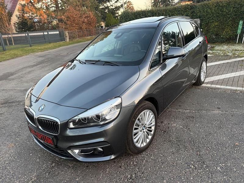Grau Gebraucht 2015 BMW 220 Active Tourer Luxury Line Van / Kleinbus | 14.800 € (Fairer Preis) - Bild 1/4