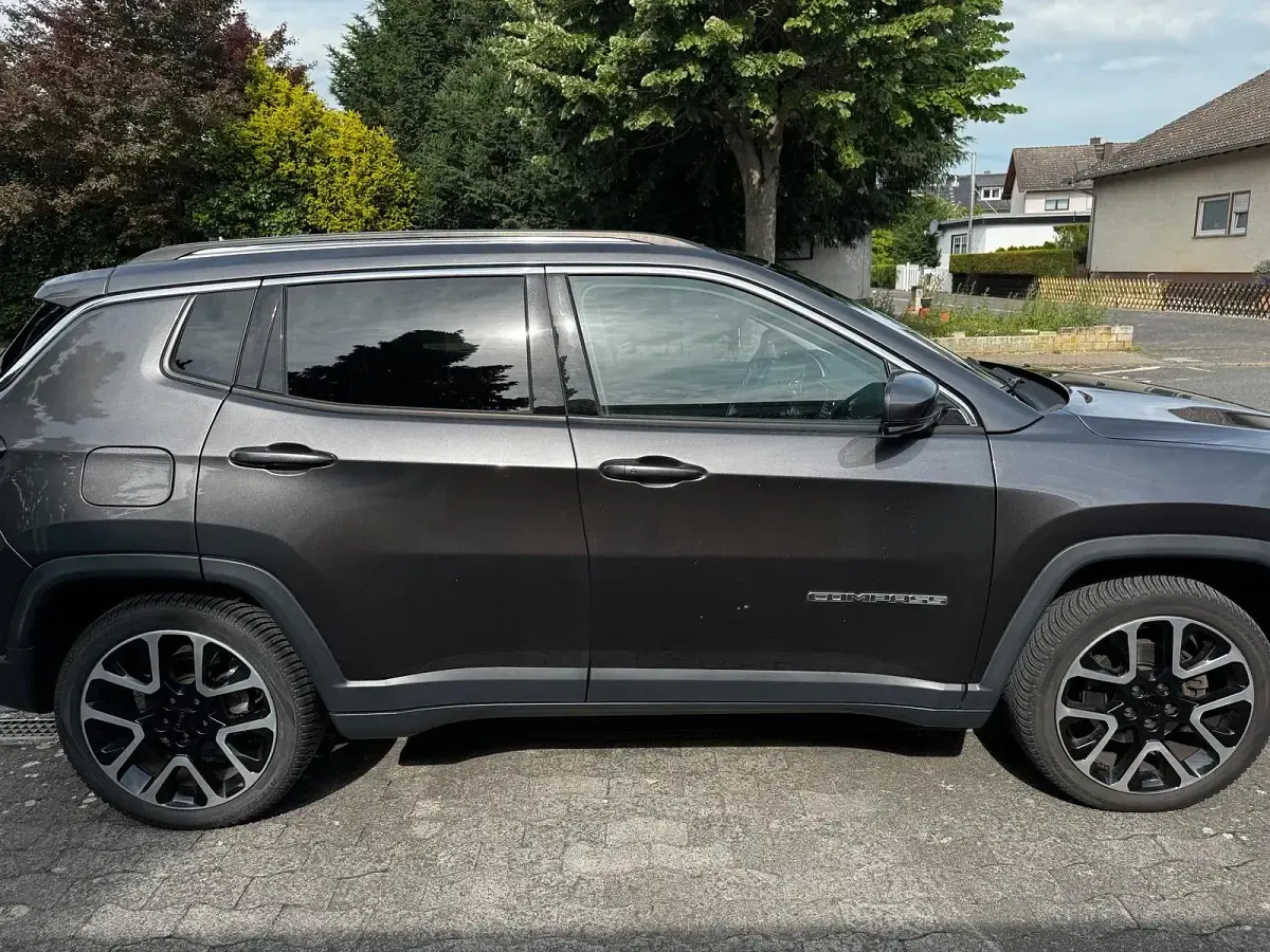 Gebraucht Jeep Compass Limited 140 PS (102 kW) 2019 Silber SUV