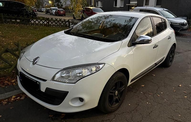 Gebraucht Renault Mégane 110 PS (80 kW) 2011 Weiß Limousine