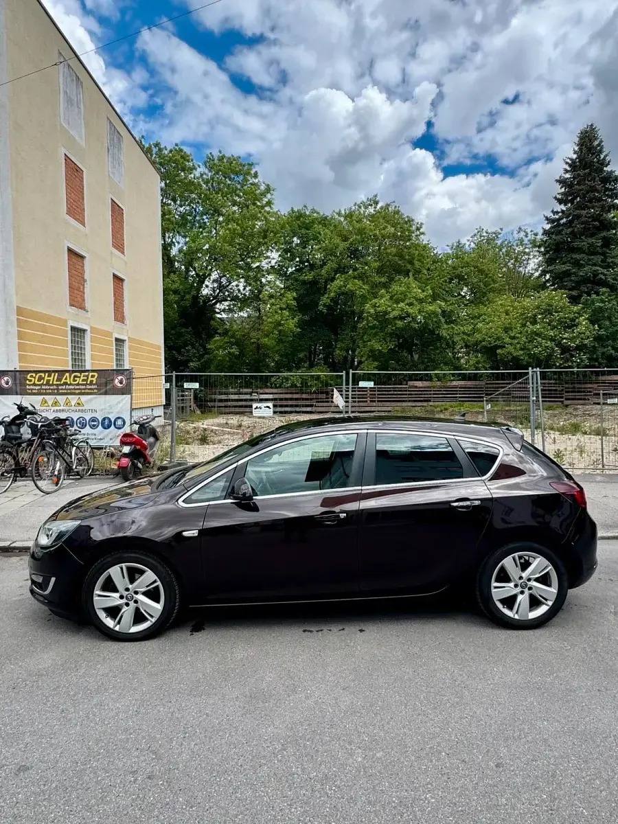 Occasion Opel Astra 140 ch (102 kW) 2013 Marron Berline