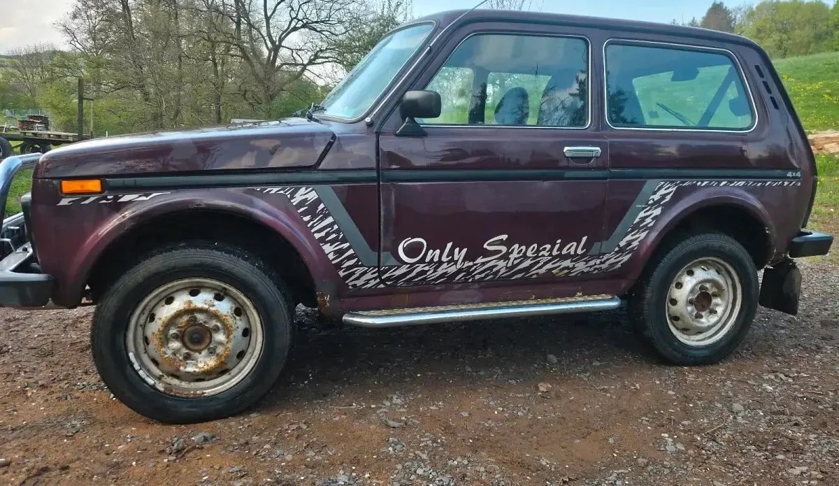 Second-hand Lada niva 82 CP (60 kW) 2009 Andere farben SUV