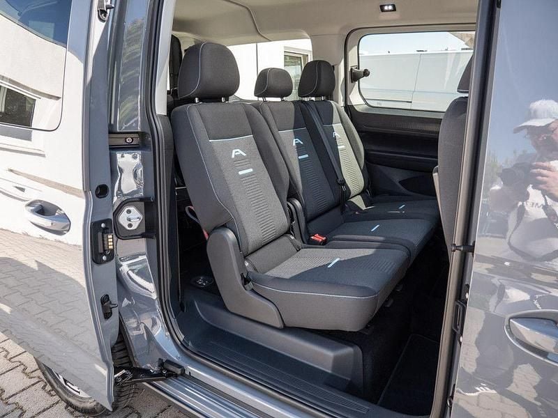 Gebraucht Ford Grand Tourneo Connect 122 PS (89 kW) 2025 Grau / cyclone steel grey Van / Kleinbus