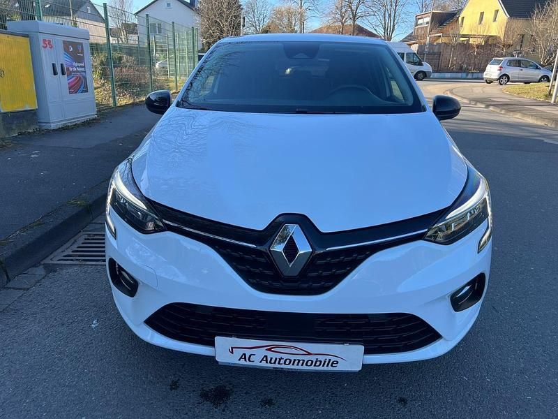 Second-hand Renault Clio V Evolution 91 CP (66 kW) 2023 Alb Hatchback
