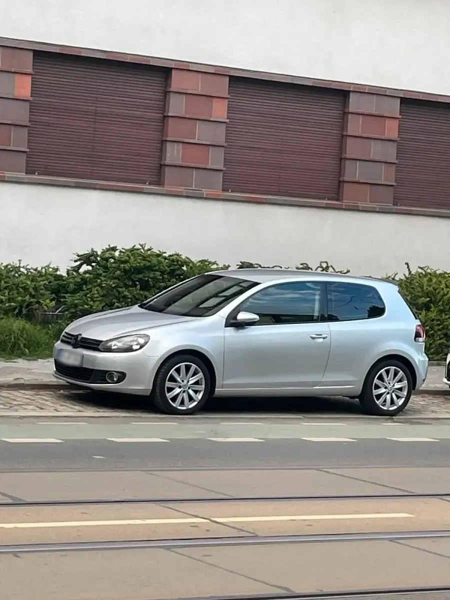 Gebraucht VW Golf VI 122 PS (89 kW) 2010 Grau Kleinwagen