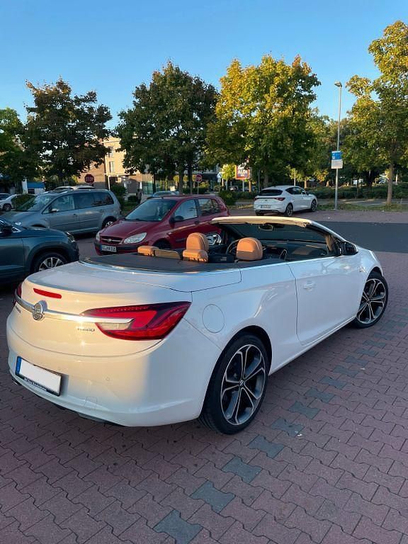 Gebraucht Opel Cascada Innovation 170 PS (125 kW) 2015 Weiß Cabrio
