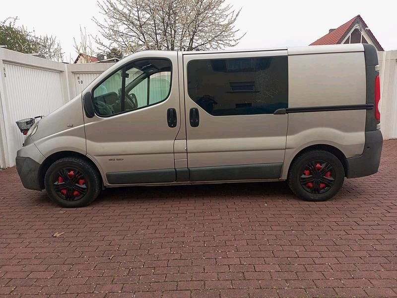 Gebraucht Renault Trafic 145 PS (106 kW) 2010 Silber Van / Kleinbus