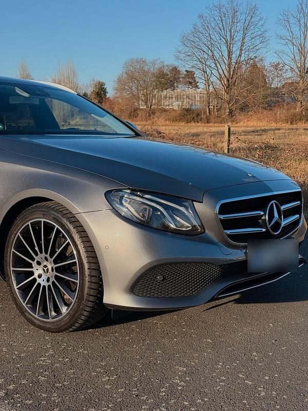 Gebraucht Mercedes E220 195 PS (143 kW) 2017 Grau Kombi
