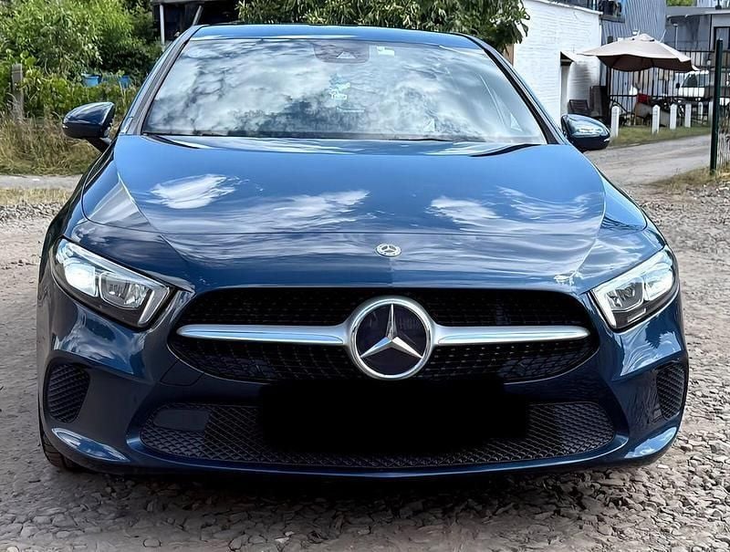 Blau Gebraucht 2022 Mercedes A200 Advanced Limousine | 19.799 € (Superpreis) - Bild 1/4