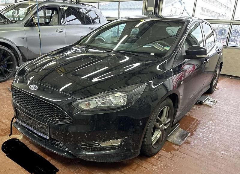 Gebraucht Ford Focus ST-Line 140 PS (102 kW) 2018 Iridiumschwarz metallic Kleinwagen