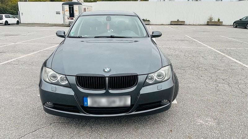 Grau Gebraucht 2006 BMW 320 Limousine | 4.599 € (Etwas zu teuer) - Bild 1/4