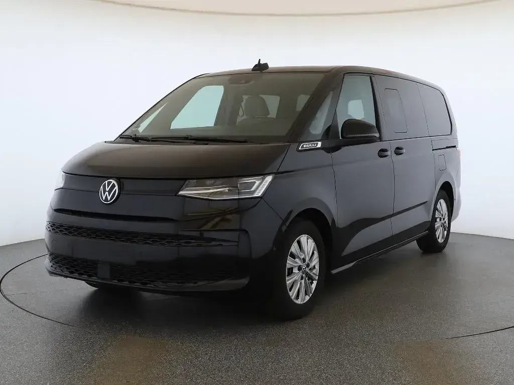 Gebraucht VW Multivan Basis 204 PS (150 kW) 2024 Deep black Van / Kleinbus