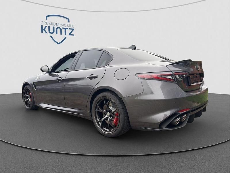 Neu Alfa Romeo Giulia Quadrifoglio 520 PS (382 kW) 2025 Grigio vesuvio Limousine