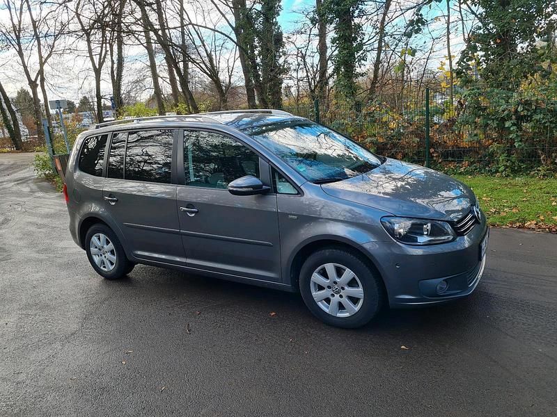Gebraucht VW Touran Life 105 PS (77 kW) 2014 Braun Van / Kleinbus