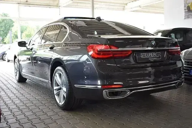 Gebraucht BMW 750L Executive 400 PS (294 kW) 2018 Grau Limousine