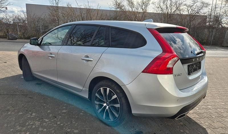 Gebraucht Volvo V60 190 PS (139 kW) 2018 Silber Kombi