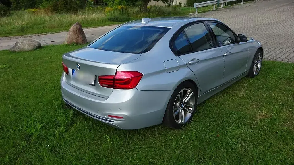 Gebraucht BMW 330 Sport Line 258 PS (189 kW) 2016 Silber Limousine