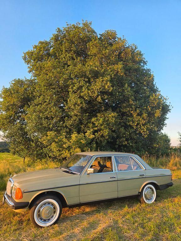 Gebraucht Mercedes 200 109 PS (80 kW) 1983 Grün Limousine