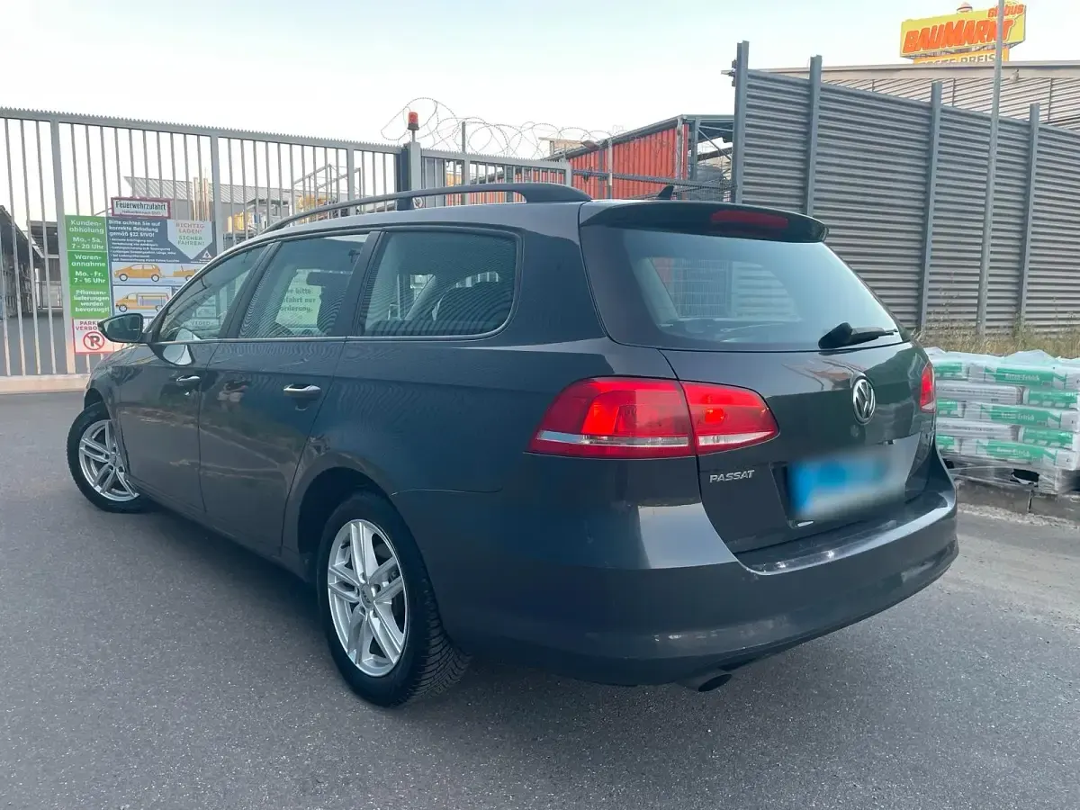 Gebraucht VW Passat Edition 105 PS (77 kW) 2013 Grau Kombi