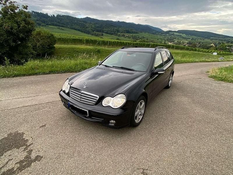 Schwarz Gebraucht 2004 Mercedes 220 Kombi | 3.299 € (Guter Preis) - Bild 1/4