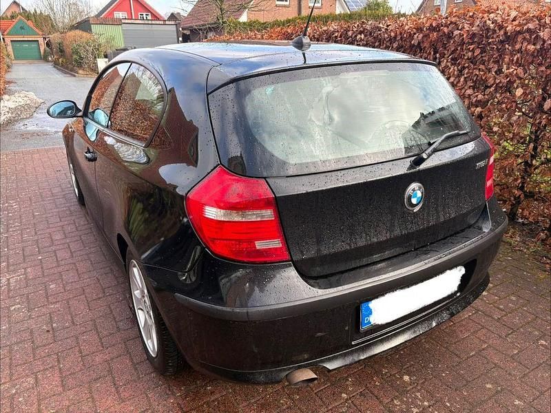 Gebraucht BMW 116 122 PS (89 kW) 2007 Schwarz Kleinwagen