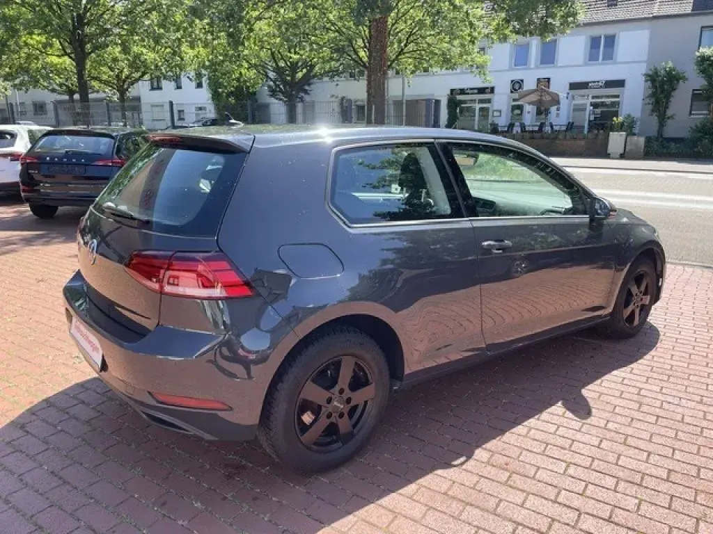 Gebraucht VW Golf VII 86 PS (63 kW) 2018 Grau Limousine