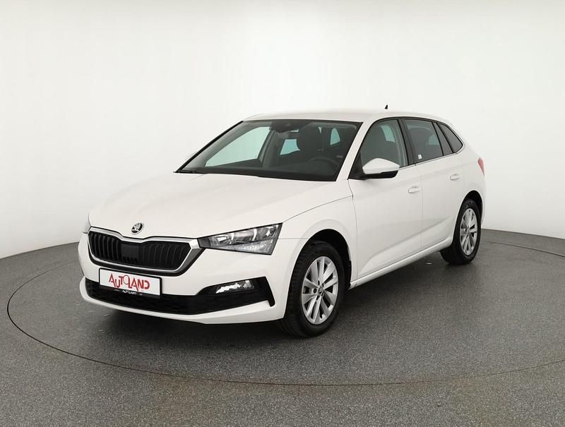 Weiß Gebraucht 2023 Skoda Scala Kleinwagen | 18.900 € (Fairer Preis) - Bild 1/4